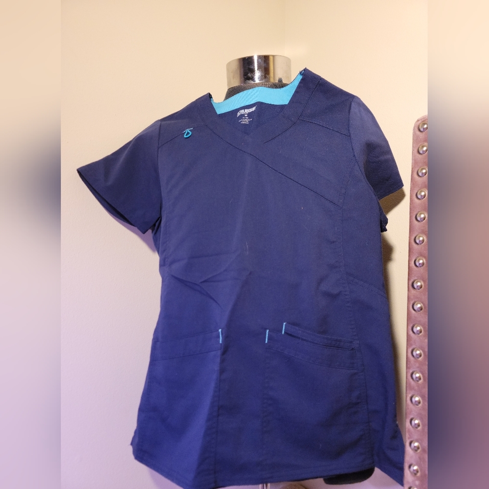 Scrub top